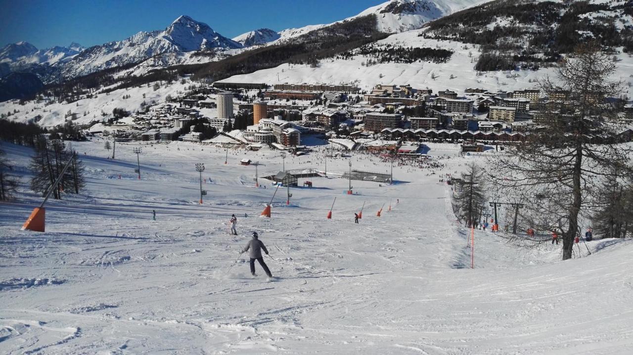 46 Vale C'E' Al Villaggio Olimpico Di 塞斯特雷 外观 照片